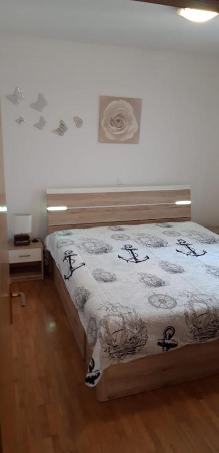 Apartments By The Sea Privlaka, Zadar - 14816 Exterior foto