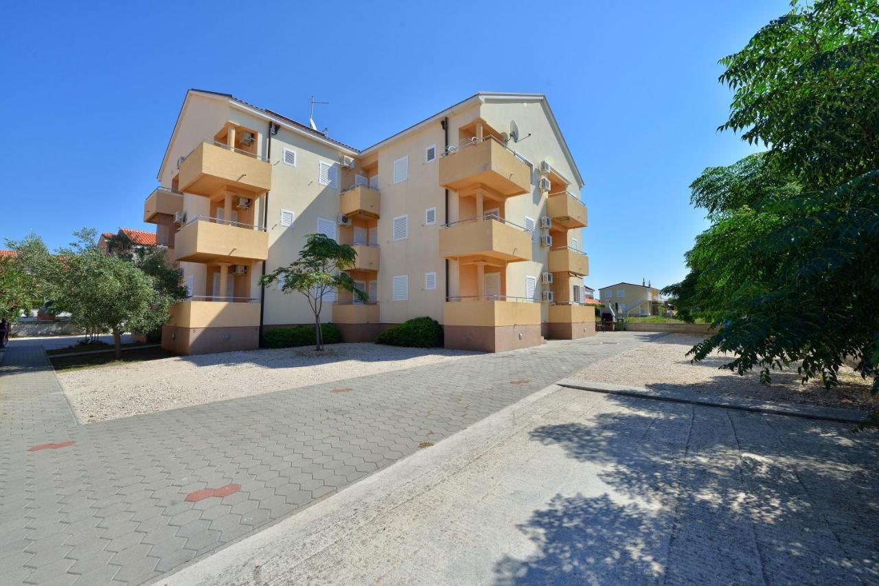 Apartments By The Sea Privlaka, Zadar - 14816 Exterior foto